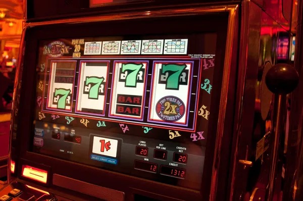 Three Card Poker live dealer table interface on ombak126 slot